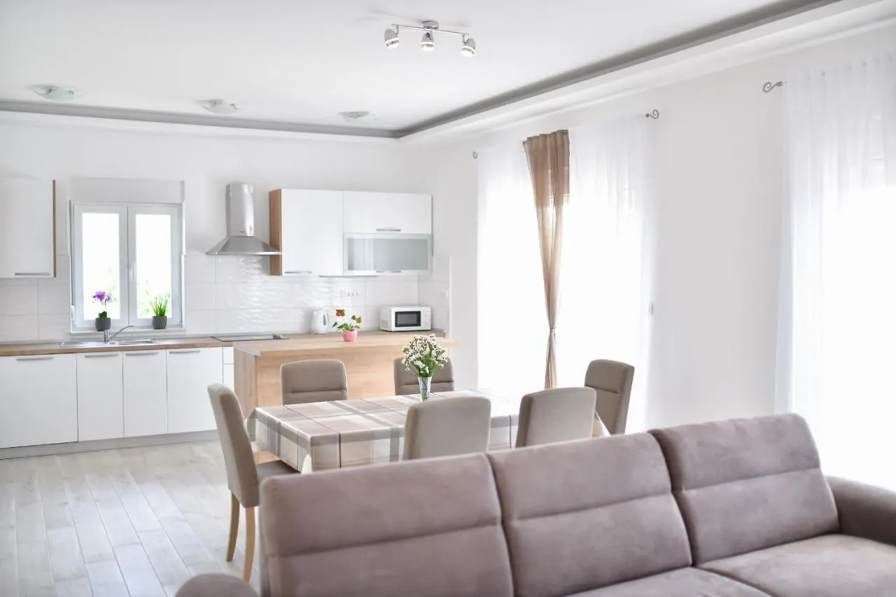 Apartmani J&M Sukošan