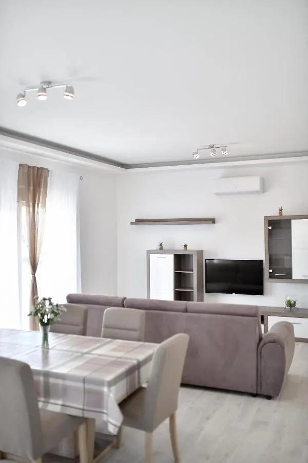 Apartmani J&M Sukošan アパート